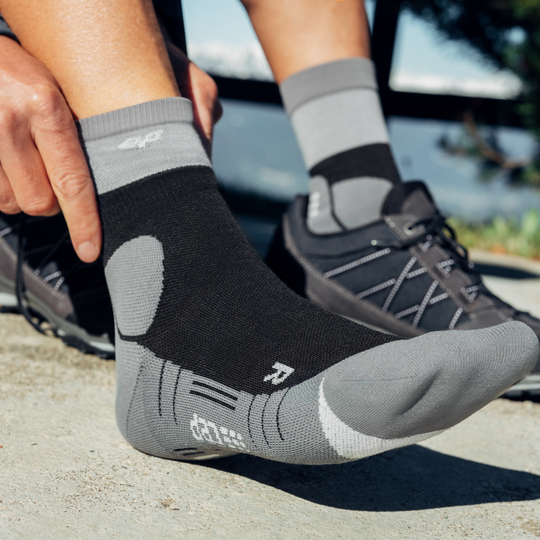 Hiking Light Merino Mid Cut Compression Socks, Women, Stonegrey/Grey, Lifestyle